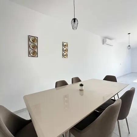 Swieqi Modern 3bdr Penthouse By Pmi Malta דירה